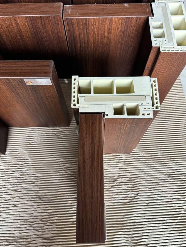 PHÔI CỬA COMPOSITE SAU 1 NĂM SỬ DỤNG
