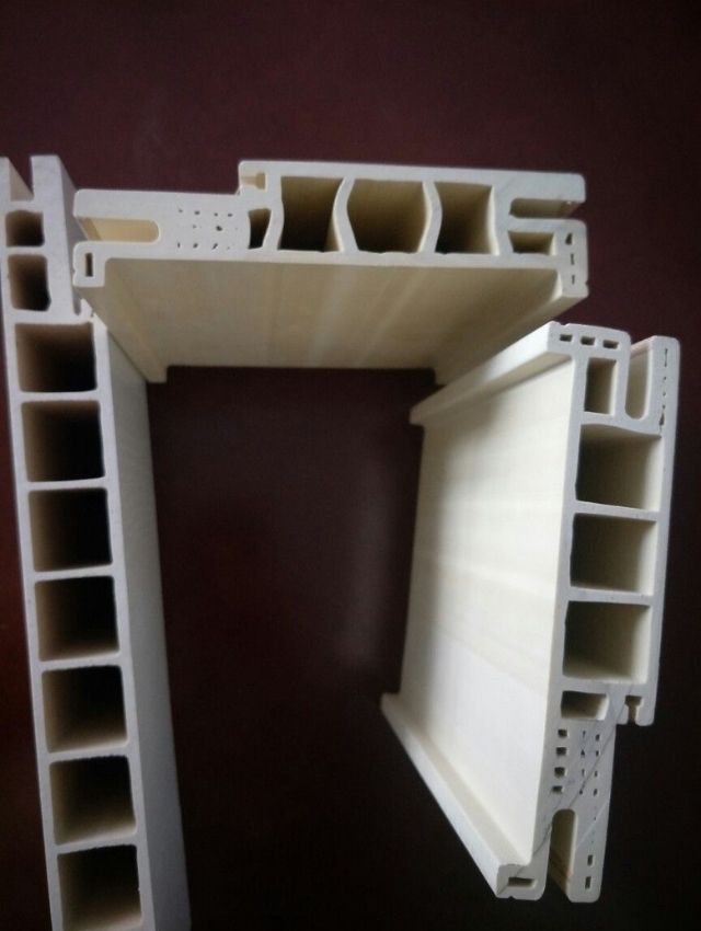 Gia công thử phôi cửa composite tại xưởng
