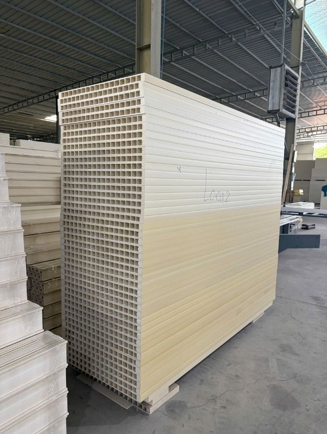 phoi cua nhua composite THỰC TẾ GIA CÔNG - KINH NGHIỆM CHỌN PHÔI CỬA NHỰA COMPOSITE